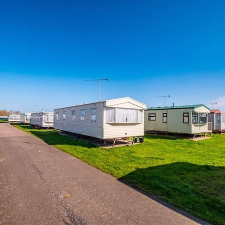 Caravan Beach Holiday Saint Osyth Exterior foto