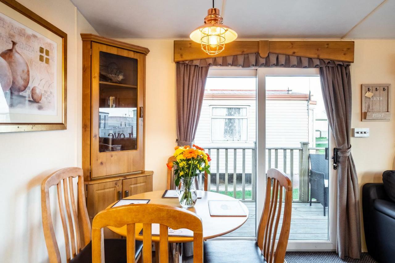 Caravan Beach Holiday Saint Osyth Exterior foto