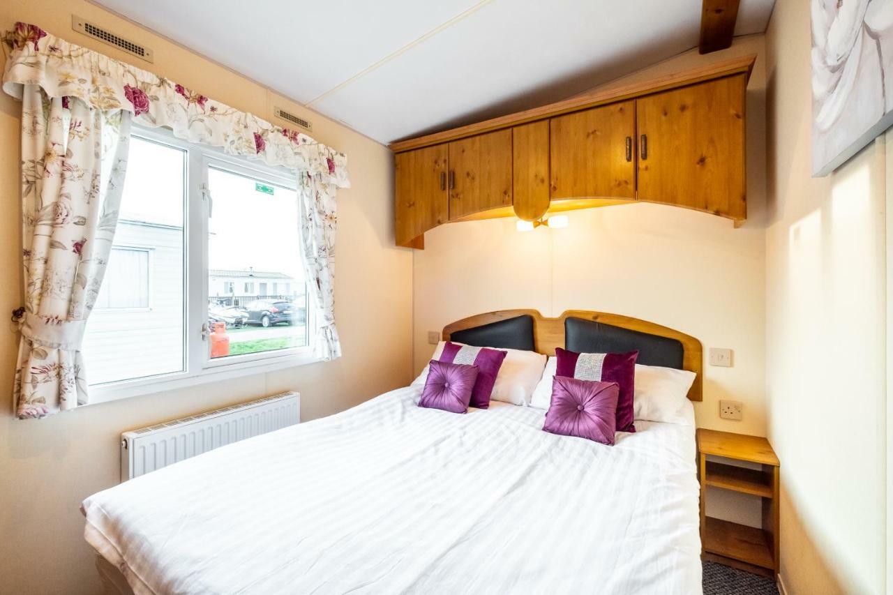 Caravan Beach Holiday Saint Osyth Exterior foto