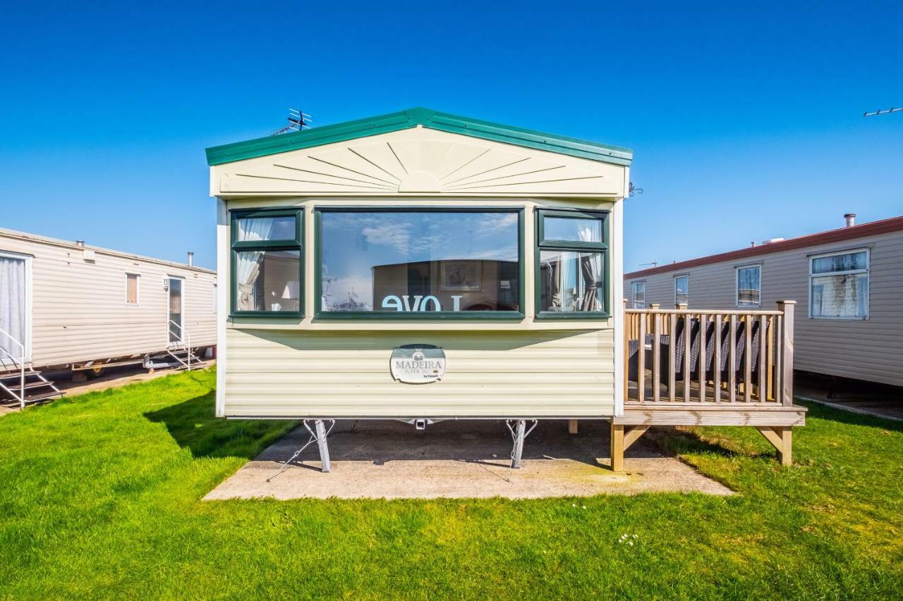 Caravan Beach Holiday Saint Osyth Exterior foto
