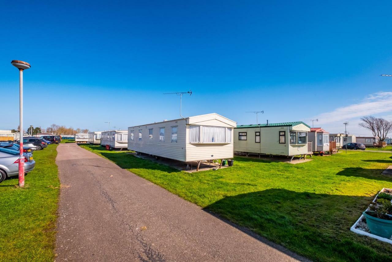 Caravan Beach Holiday Saint Osyth Exterior foto