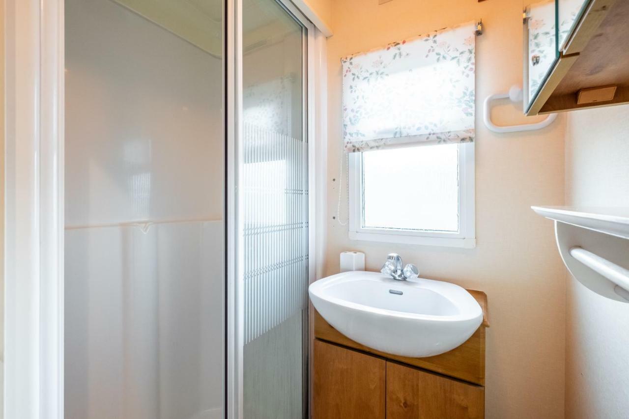 Caravan Beach Holiday Saint Osyth Exterior foto